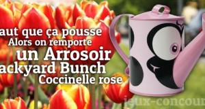 L’arroseur arrosé gagnera l’arrosoir Backyard Bunch Coccinelle rose